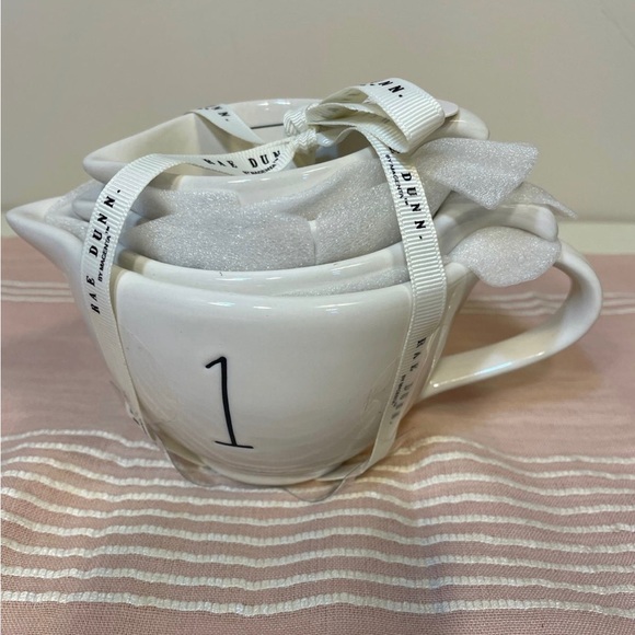 TEAPOT Rae Dunn Measuring Cups - Picture 2 of 5